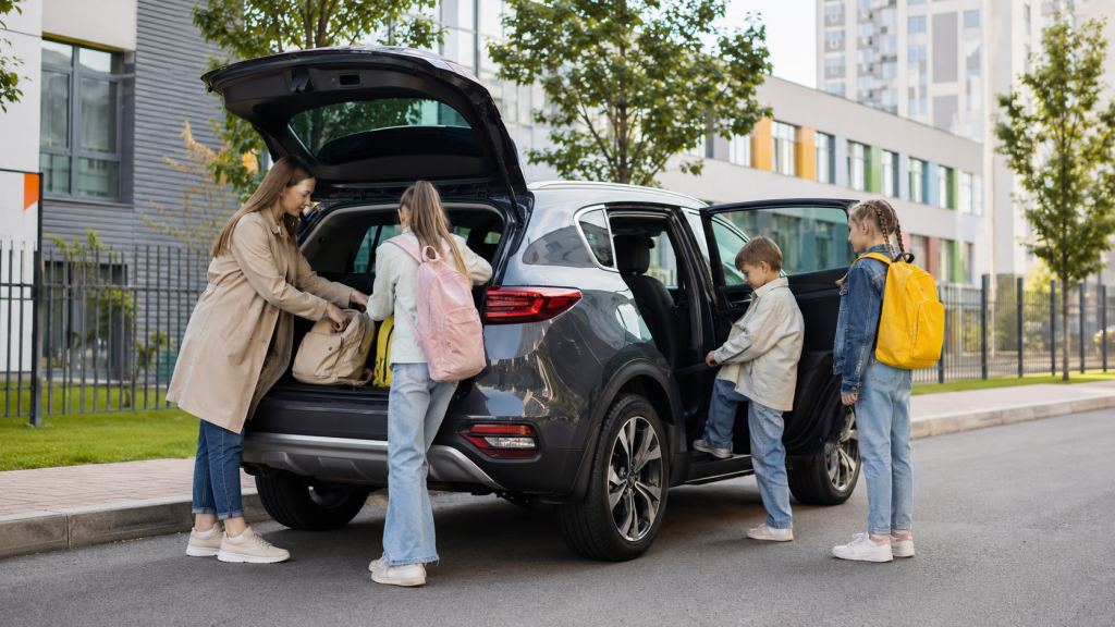 Сімейна поїздка на Kia Sorento з трьома дітьми
